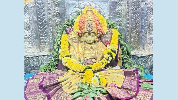 కనక మహాలక్ష్మికి శ్రావణ పూజలు