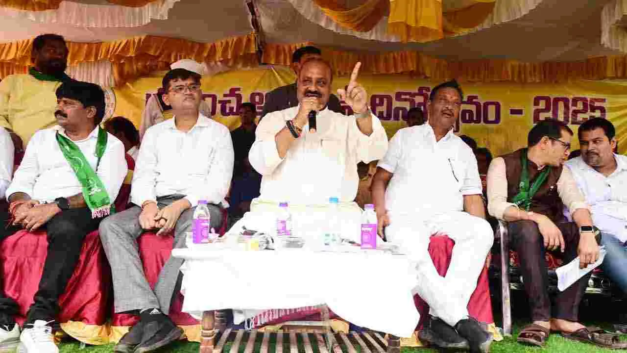 ప్రపంచ ఆదివాసీ దినోత్సవంలో పాల్గొన్న మంత్రి అచ్చెన్నాయుడు..