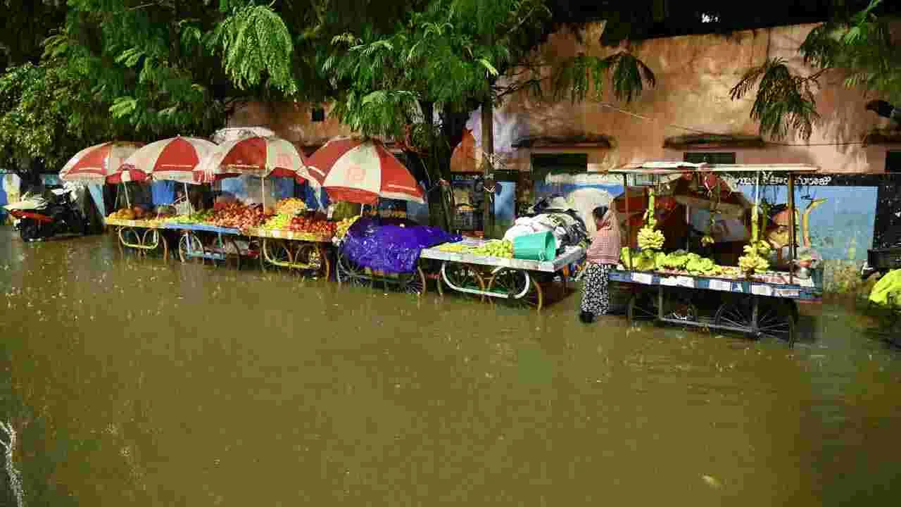 Tirumala Rains : తిరుపతిలో జోరున కురుస్తున్న వర్షం