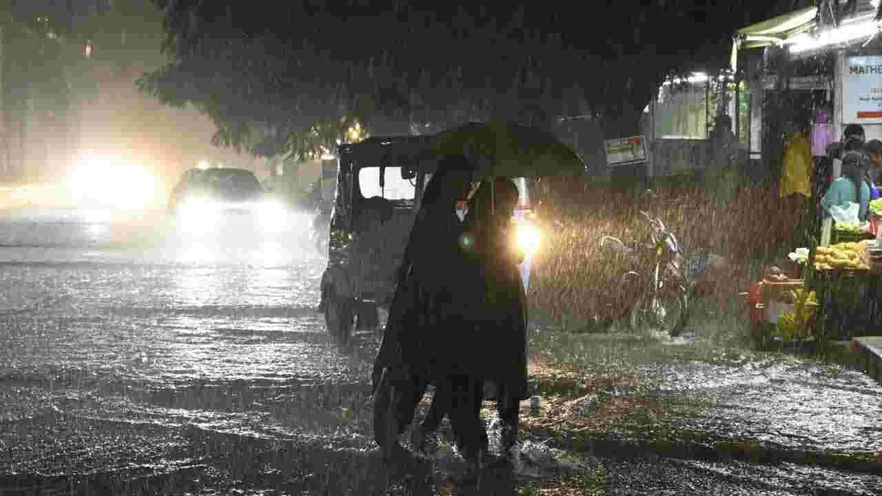 Tirumala Rains : తిరుపతిలో జోరున కురుస్తున్న వర్షం