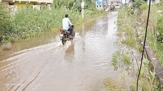 When It Rains..  వర్షం కురిస్తే.. అవస్థే!