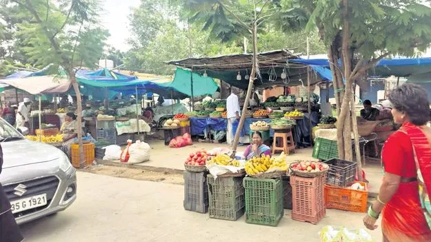  రోడ్డు వెంటే విక్రయాలు