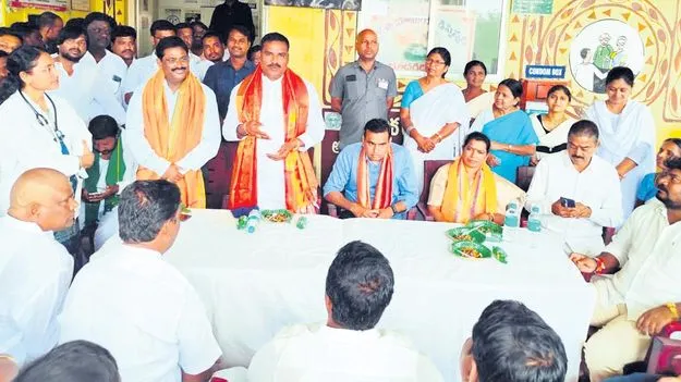 ప్రభుత్వ ఆస్పత్రులపై ప్రజలకు నమ్మకం కల్పించాలి