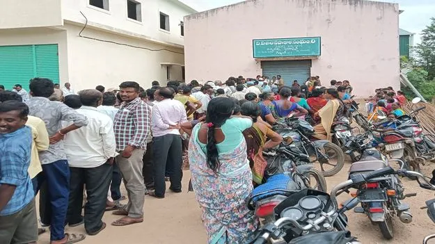 రైతులకు తీరని యూరియా కష్టాలు 