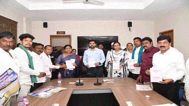 kumaram bheem asifabad- పూలాజీ బాబా జయంతిని ఘనంగా నిర్వహించాలి