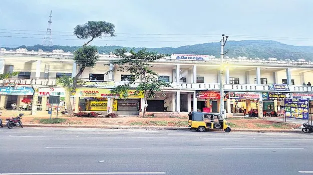 మండపాలు నిరుపయోగం! 