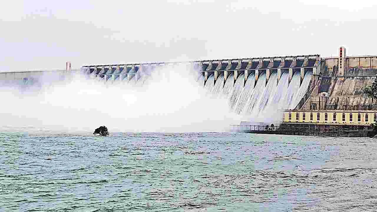Nagarjuna Sagar: శ్రీశైలం ప్రాజెక్టుకు అదే ఉధృతి
