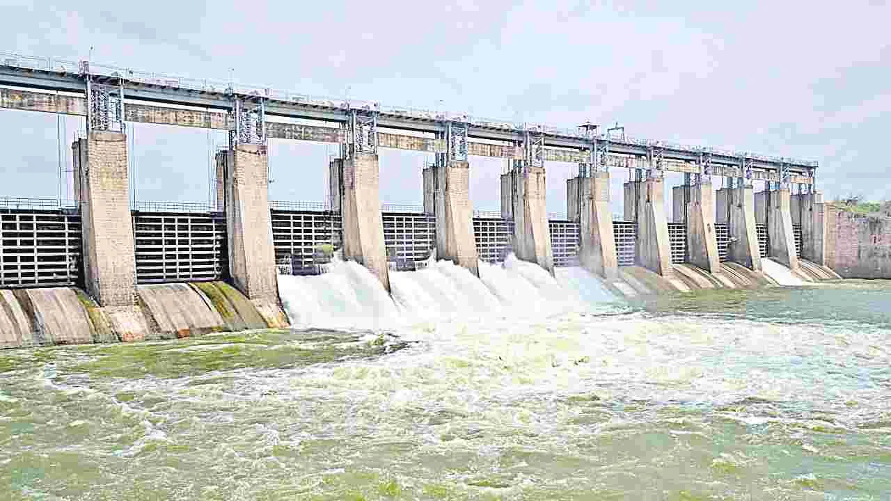 Manjira Reservoir: మంజీరా గేట్ల మొరాయింపు