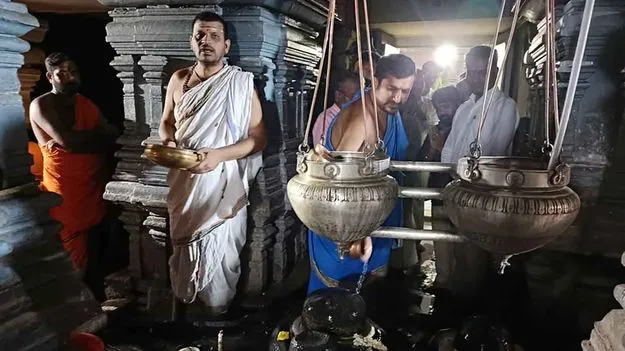 Cyber fraud: ఆర్మీ అధికారికి పూజలు చేయాలంటూ.. పూజారికి కుచ్చుటోపీ!