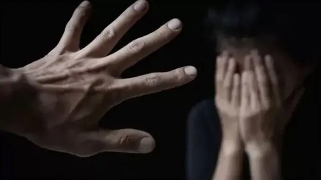 Bhadradri: మత్తు మందు ఇచ్చి బాలికపై అత్యాచారం