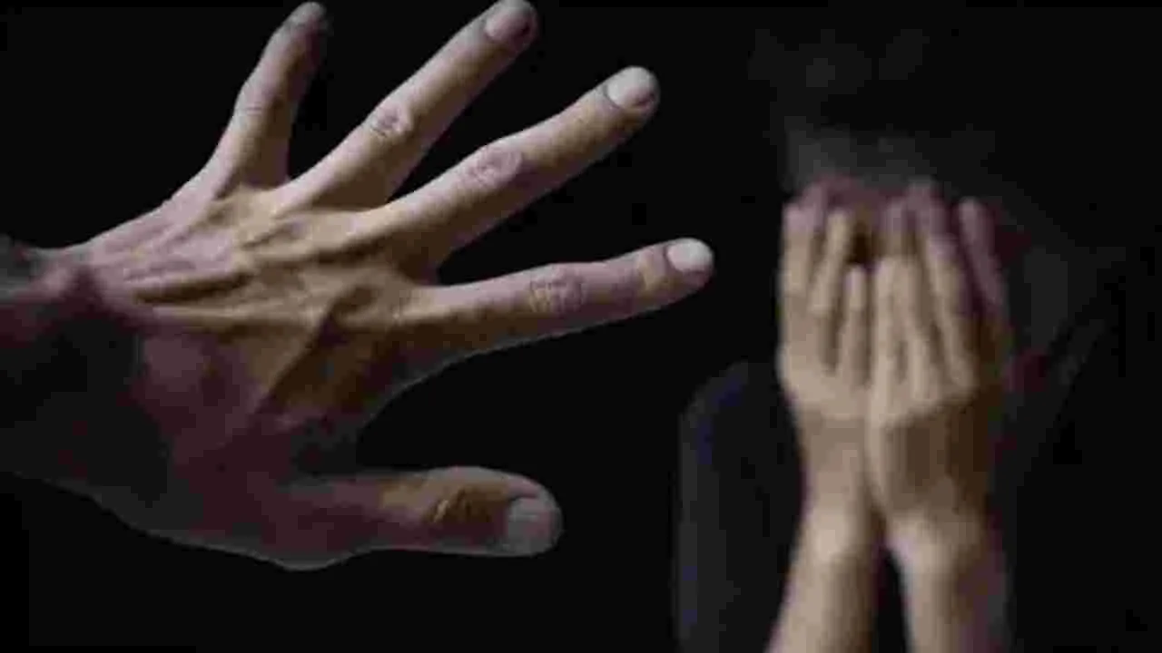 Bhadradri: మత్తు మందు ఇచ్చి బాలికపై అత్యాచారం