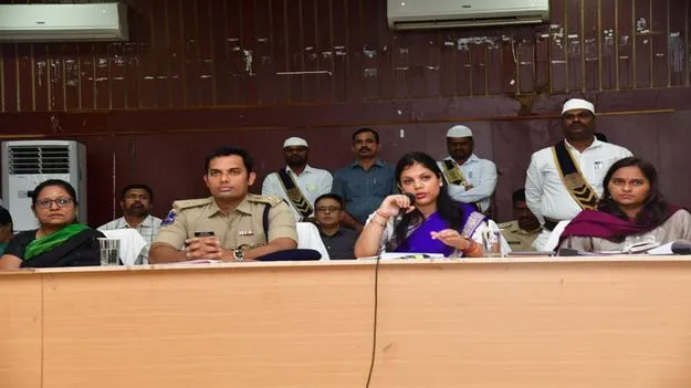 ప్రశాంత వాతావరణంలో పండుగలు జరుపుకోవాలి 