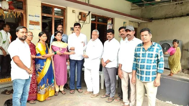 సెల్‌ టవర్‌ నిర్మాణ పనులు నిలిపివేయాలి