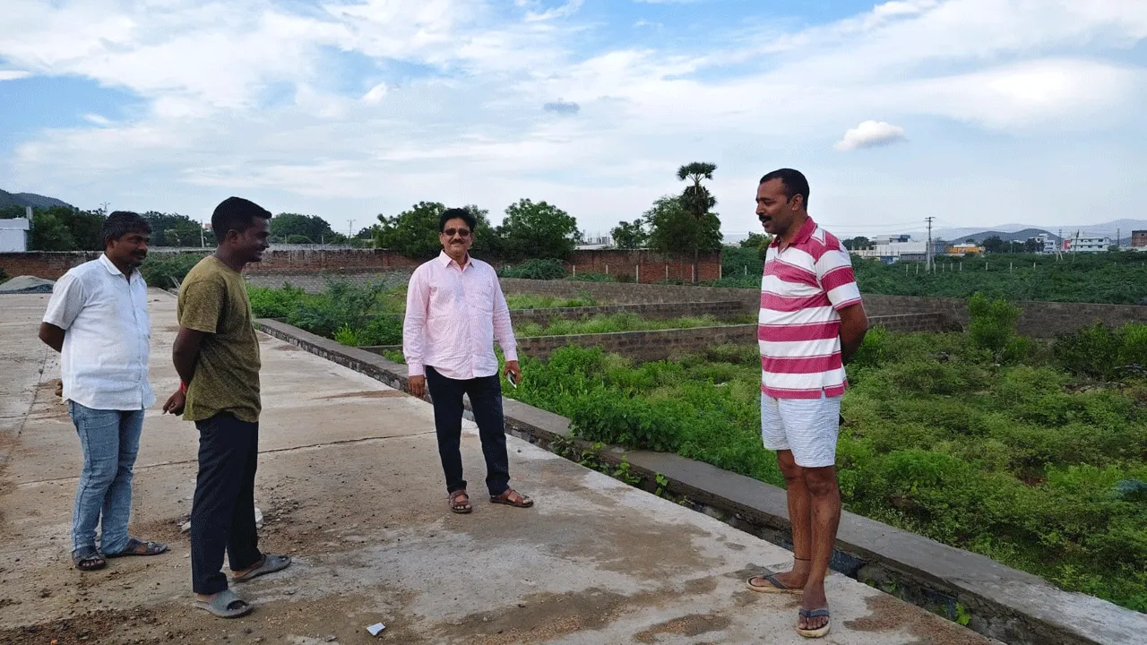 ఇష్టారాజ్యంగా అక్రమ లేఅవుట్లు