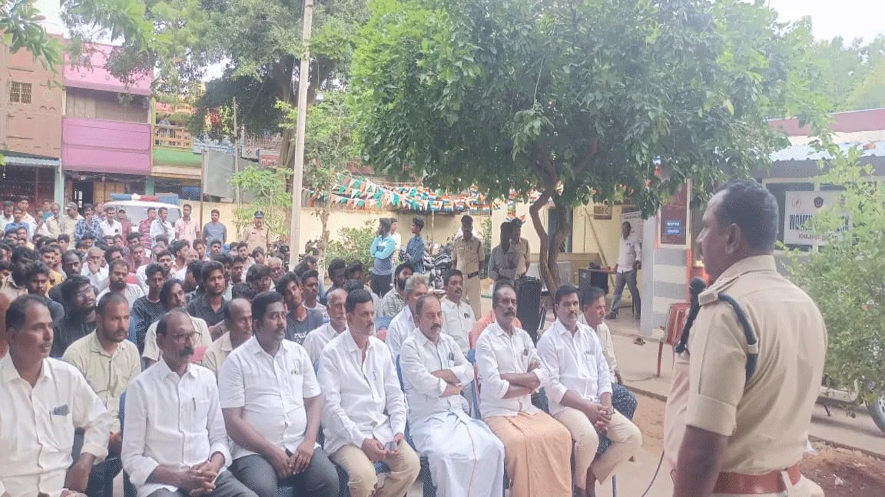 శాంతియుతంగా ఉత్సవాలు నిర్వహించాలి