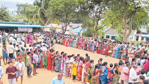 Urea shortage: యూరియా వెతల వరుస