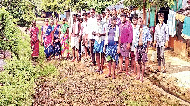 పంచాయతీ నిధులను సర్పంచ్‌ కాజేశారు