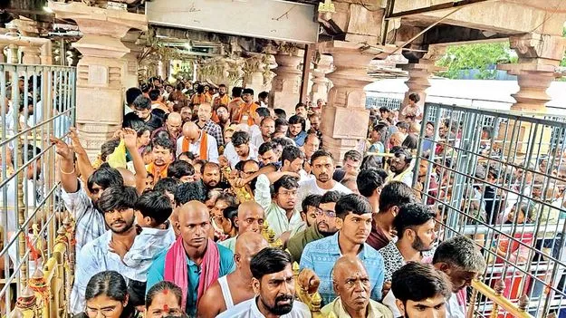 భక్తులతో కిటకిటలాడిన మల్లన్న క్షేత్రం