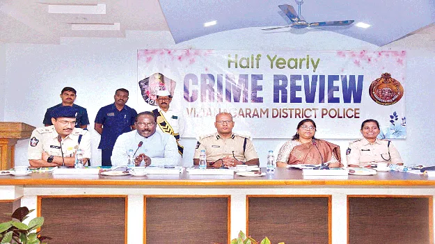 సమన్వయంతో సేవలు అందించాలి