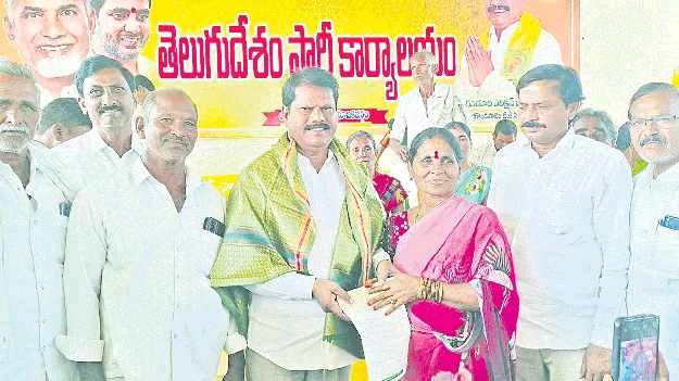 46 మందికి   సీఎం రిలీ్‌ఫఫండ్‌  చెక్కుల పంపిణీ 