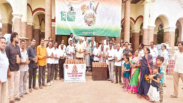  మట్టి వినాయక విగ్రహాలను పూజించాలి: ఎమ్మెల్యే  