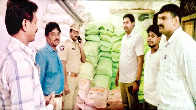    ఎరువుల దుకాణంలో విజిలెన్స్‌ దాడులు