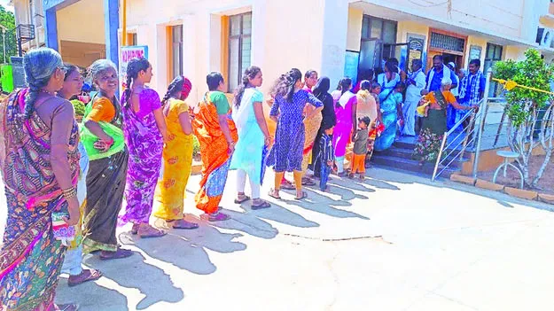 విజృంభిస్తున్న విష జ్వరాలు 