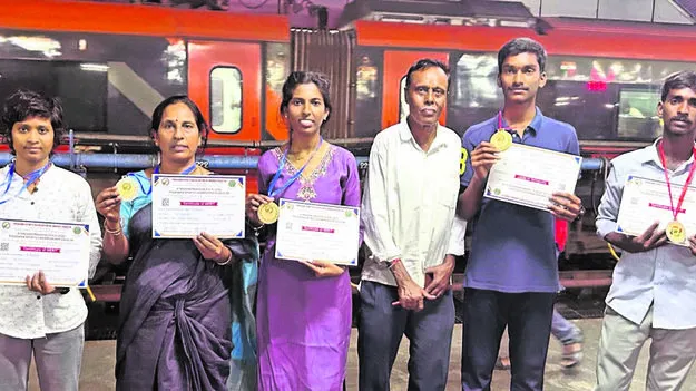 EXCELLENCE:  యోగాసన పోటీల్లో ప్రతిభ చూపిన విద్యార్థులు