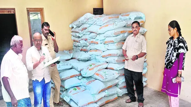 FERTILIZERS: అధిక ధరలకు ఎరువులు విక్రయిస్తే చర్యలు