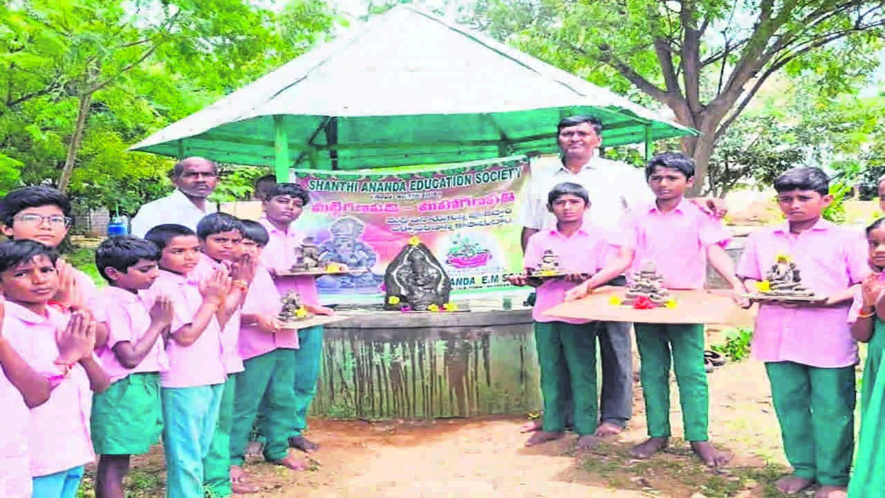 ECO: మట్టి గణపతితో పర్యావరణాన్ని కాపాడుదాం