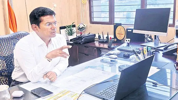 ఎరువులు అధిక ధరకు విక్రయిస్తే డీలర్లపై కేసులు