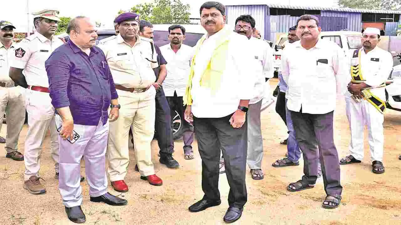 సీఎం పర్యటన కోసం స్థల పరిశీలన