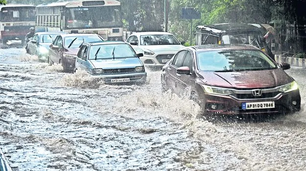 భారీ వర్షం