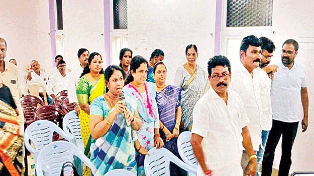 రైతుల ఇబ్బందులు పట్టవా?