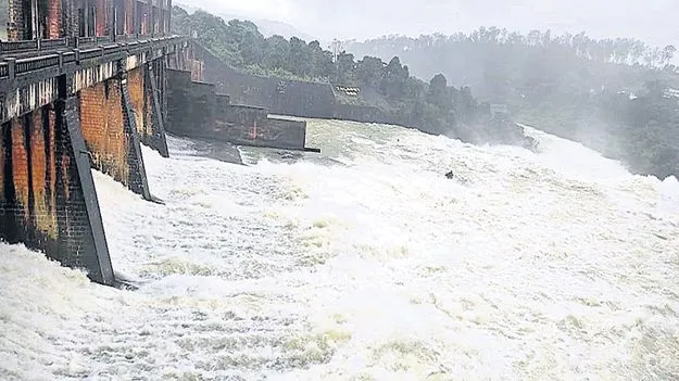 జలాశయాల నుంచి నీరు విడుదల