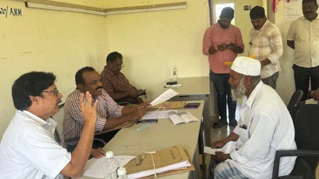 లబ్ధిదారులకు తెలియకుండానే నిధుల స్వాహా