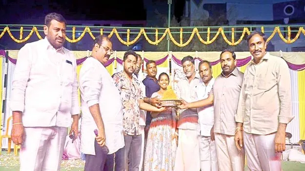 పెండేకంటి గణేశుడి లడ్డూ రూ.6.10లక్షలు