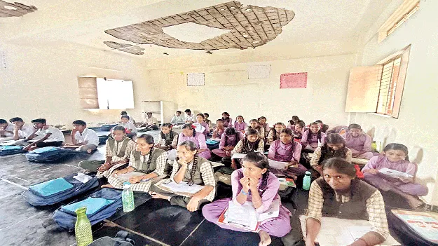 భయం భయంగా.. 