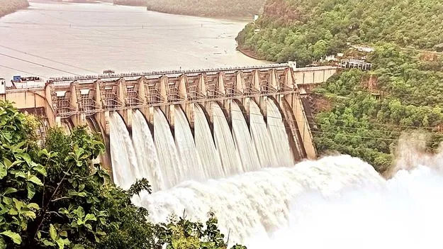 శ్రీశైలంలో 9 గేట్ల ద్వారా నీటి విడుదల