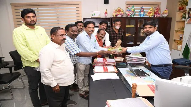 మట్టి వినాయకులను పూజించాలి