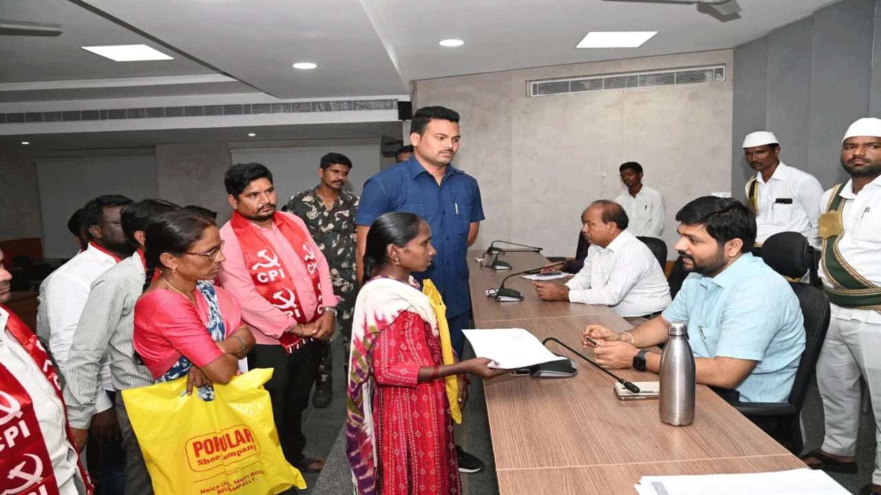 ప్రజావాణి దరఖాస్తులను క్షేత్రస్థాయిలో పరిశీలించాలి