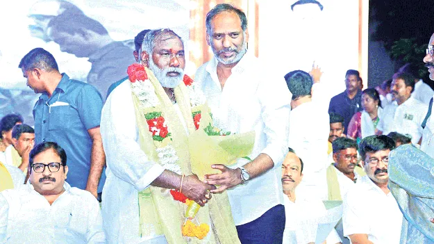 అట్టహాసంగా మార్కెట్‌ కమిటీ ప్రమాణ స్వీకారం