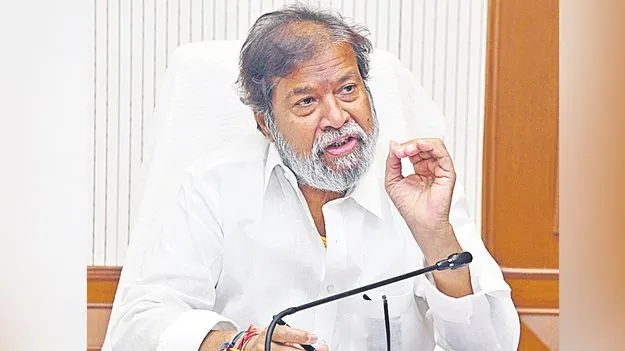 Health Minister: చికిత్స మధ్యలో డిశ్చార్జి చేసే ప్రైవేటు, కార్పొరేట్‌ ఆస్పత్రులపై కఠిన చర్యలు