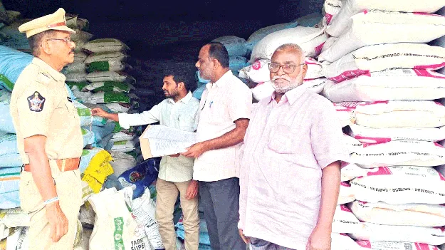 ఎరువుల కొరత సృష్టిస్తే కఠిన చర్యలు