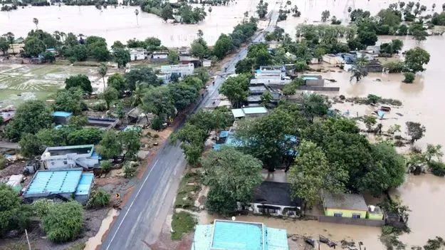 Telangana floods: వర్షాలు, వరదలతో ఆర్‌అండ్‌బీకి రూ.1,157 కోట్ల నష్టం