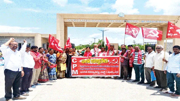 డబుల్‌ బెడ్‌రూం ఇళ్లు ఇవ్వాలి