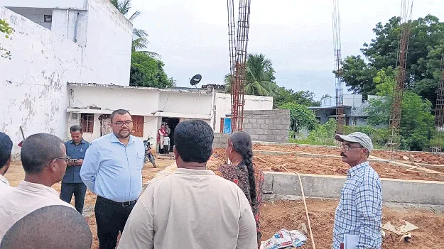 ఇళ్ల పనులు వేగంగా పూర్తి చేయాలి