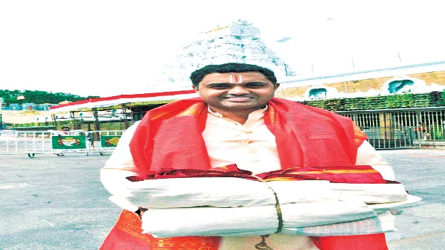 తిరుమల చేరిన గద్వాల జోడు పంచెలు