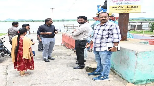 లోతట్టు ప్రాంతాల ప్రజలు అప్రమత్తంగా ఉండాలి