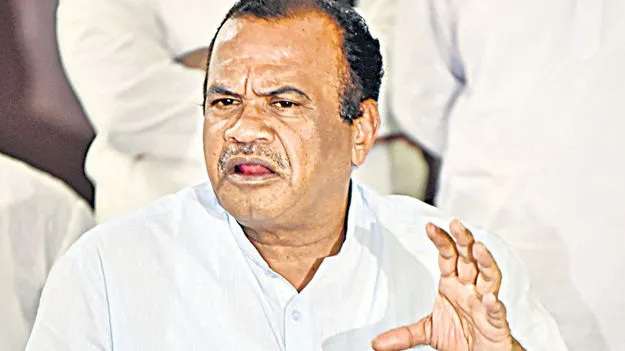 Komatireddy Venkat Reddy: హ్యామ్‌లో ఎక్కువ ట్రాఫిక్‌ ఉన్న రోడ్లకే ప్రాధాన్యం